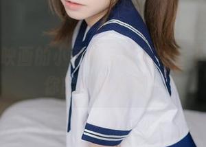 在喵糖映画的小萝莉写真集中，下载属于你的纯真记忆！