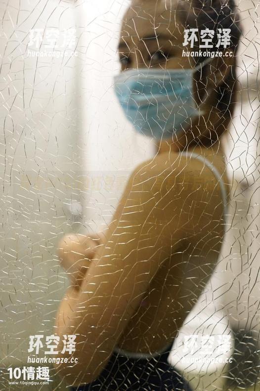 探索ROSI的红色蕾丝，写真背后的隐秘气息