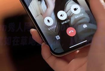 Xiuren秀人网 - 乔伊joy的奶牛美图在线，犹如在草地上漫游，放牛的感觉！