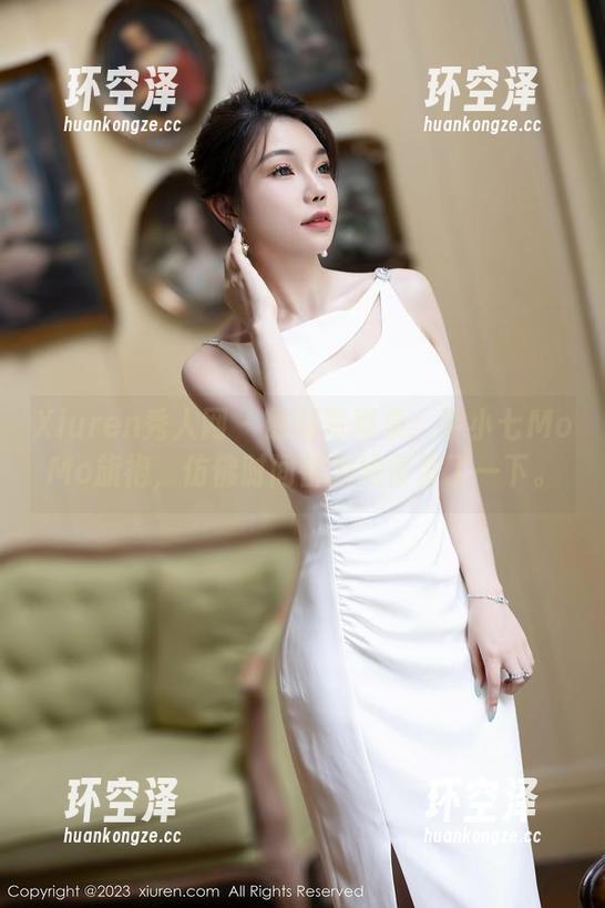 Xiuren秀人网-伊小七MoMo Xiuren秀人网 - 最新写真集:伊小七MoMo旗袍,仿佛时间都为她停留了一下。