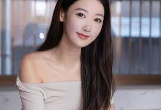 Xiuren秀人网 - 潜藏在美图合集里的余虞酱：女王的随性与优雅，简直引人入胜！
