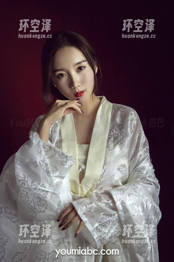 YouMi尤蜜荟-小热巴 YouMi尤蜜荟 - 短裙在风中摇曳,小热巴的图片让我心跳加速!