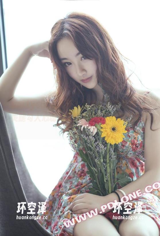 partycat轰趴猫 - 私拍图里的梦心玥，美腿勾人心魂，仿佛春风拂面，真的可口！