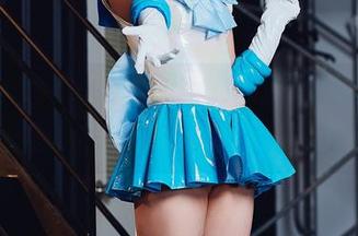 puypuychen更新！卡米拉夏季写真带你踏入一个清凉的夏日幻想。