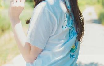 跟着けん研(けんけん)的夏天，最新cos开启了一场色彩探险，连阳光都忍不住调皮起来！