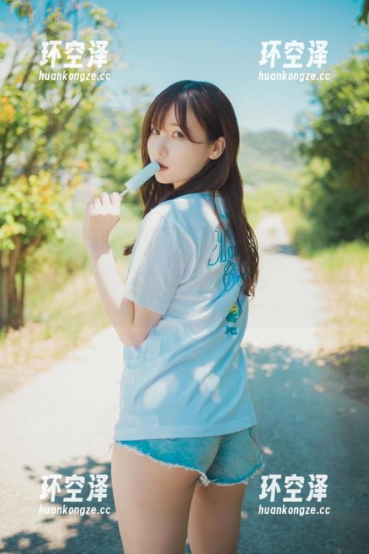 跟着けん研(けんけん)的夏天，最新cos开启了一场色彩探险，连阳光都忍不住调皮起来！