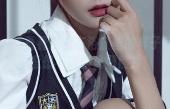 丽柜 - 想看看佳怡在浴缸里的样子吗？让你意想不到的免费照片！