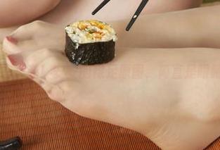 丽柜 - 福利来袭！安安的裸足原图，简直是眼睛的享受！
