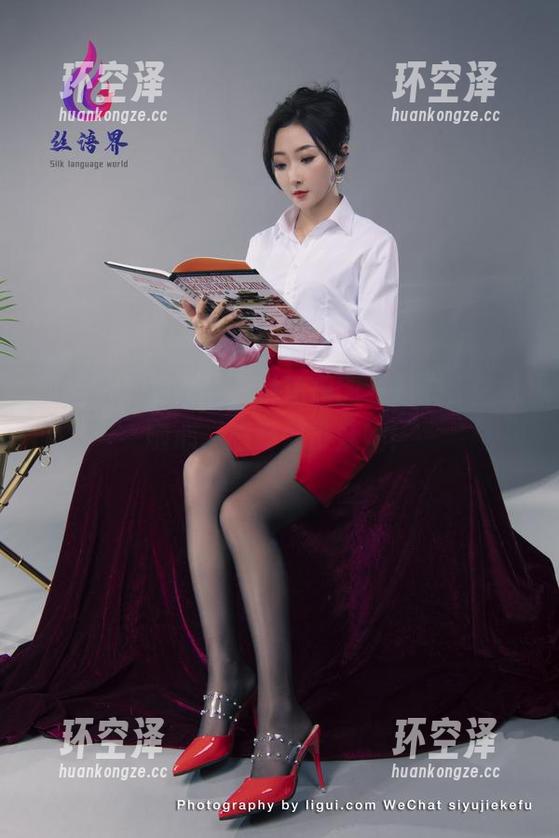 丽柜-琳达 丽柜 - 泳衣潮流,琳达原图一起来;壁纸随心,感受那份妩媚!