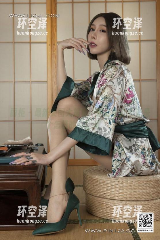 丽柜 - 最新美图大揭秘：甜甜的办公室是个怎样的‘江湖’！