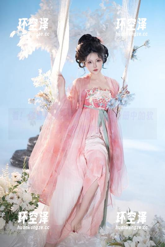 看！你夏夏的花嫁化身，cos图册中的软萌与优雅冲击！