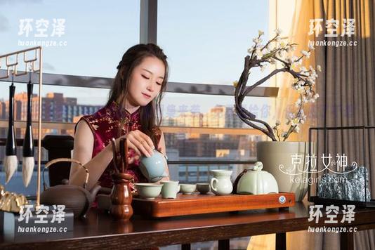 克拉女神-钟淇 克拉女神 - 钟淇的超长腿图集来袭,免费送给你,保你瞅了不想走!
