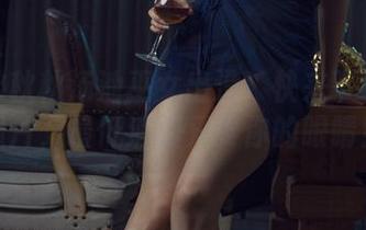 夏小秋秋秋汤池巫女出没！快来下载她的照片，最低消费只要你的眼睛！