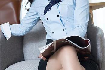 头条女神 - 学姐！信悦儿的校服原图火速上线，下载人人有份！