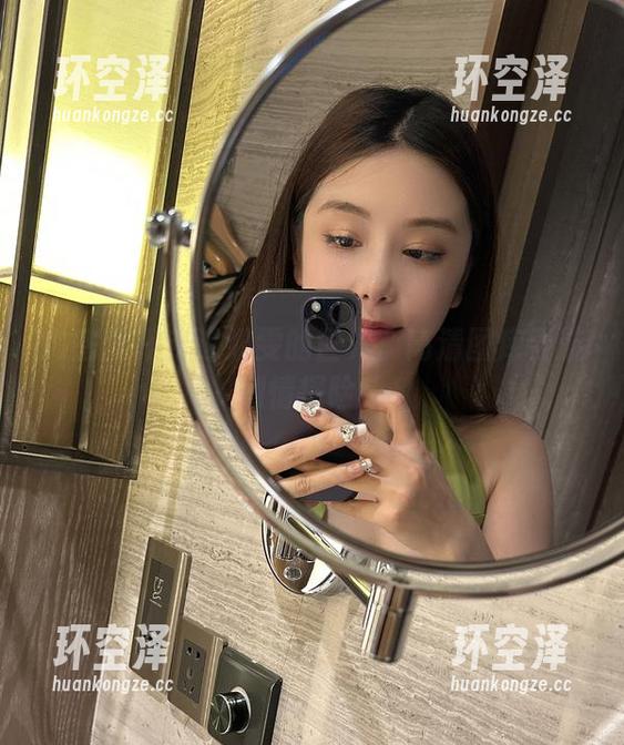 微密圈 - 走进奶雯的世界：高清图库导航剧情探险！