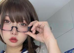 来看看小泉学姐吖的透明女仆，高清写真集，你准备好了吗？