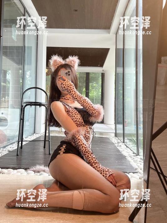 小玉吃果冻 微密圈 - 揭开小玉吃果冻女神的神秘面纱:写真合集,背后的故事你敢不敢知道?