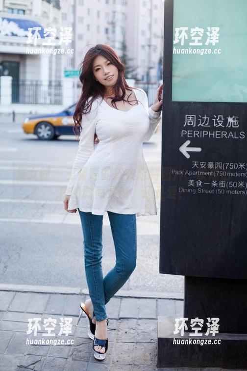 推女郎-王馨瑶 推女郎 - 王馨瑶的皮衣定制图片:映照出我的时尚灵魂,还是爱?