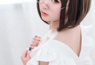 别担心，是青水的白色写真集会让你觉得‘白’也是一种人生哲学，高清至极！