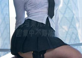 微密圈 - 红裙与果儿Victoria的奇妙旅程：图集中不知所措的心跳