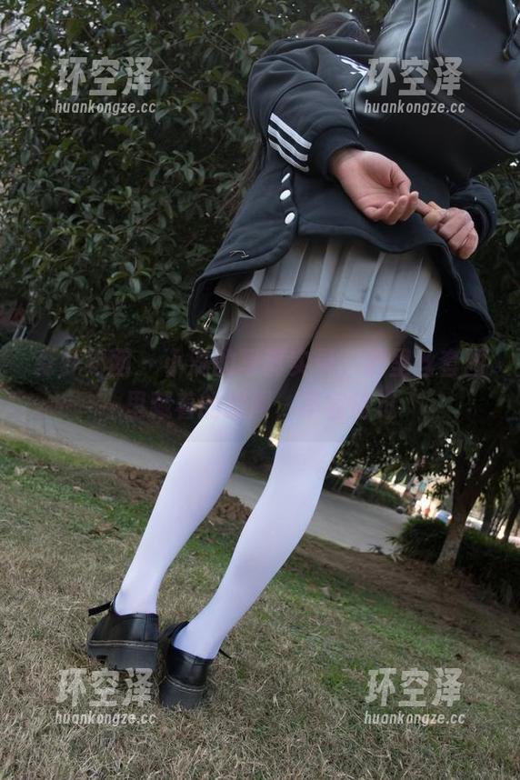 森萝财团-小满 森萝财团 - 小满的写真实录,裤里丝套图里藏着的瞬间,不容错过