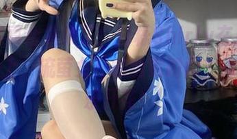 最新写真合集来了！白栎Shirly在崩坏星穹铁道上，流萤女仆的幽默瞬间，保证让你乐开花！
