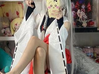 为什么白栎Shirly的牛仔裤让人眼前一亮？——静待她的写真闪电。