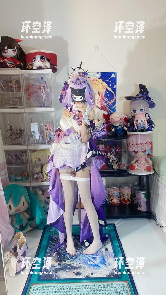 白栎Shirly 白栎Shirly的圣诞写真,套图里的故事比你想象得还精彩!