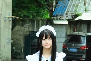 哇塞，白莉爱吃巧克力的办公室写真集更新了，随意一坐都是风格，难道办公桌也是T台？