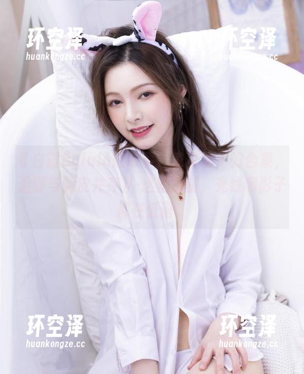 白露Bululu 《白露Bululu的故事:家庭看护妇合集,温暖与调皮并存》-这些时刻,光线和影子都在低语。