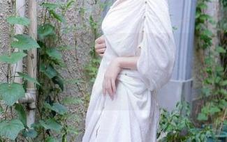 秀人网 - z杯悠悠的清纯写真，眼神里透着一丝“你再看我就不客气”
