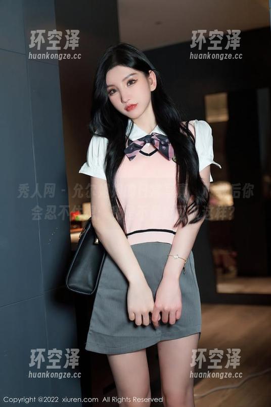 秀人网-允尔 秀人网 - 允尔姐姐的日常写真,下载后你会忍不住想:我是不是也可以这样?