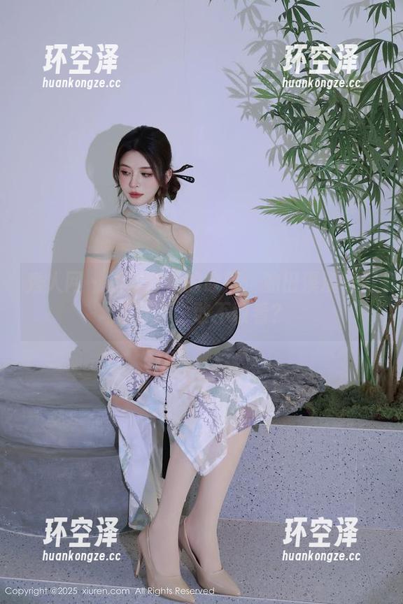 秀人网-油田溪溪 秀人网 - 短裙背后的故事:油田溪溪写真集分享,敢不敢看?