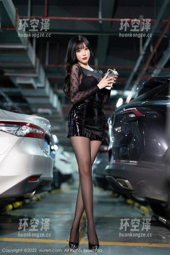 秀人网 - 王俪丁小宝贝的透明写真：套图里藏着我对阳光的认真与调皮