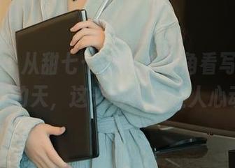 秀人网 - 从甜七七的秘书视角看写真，哦，我的天，这光影真是让人心动！
