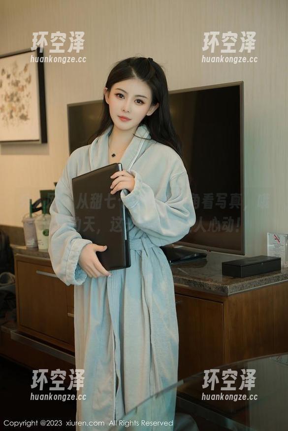 秀人网-甜七七 秀人网 - 从甜七七的秘书视角看写真,哦,我的天,这光影真是让人心动!