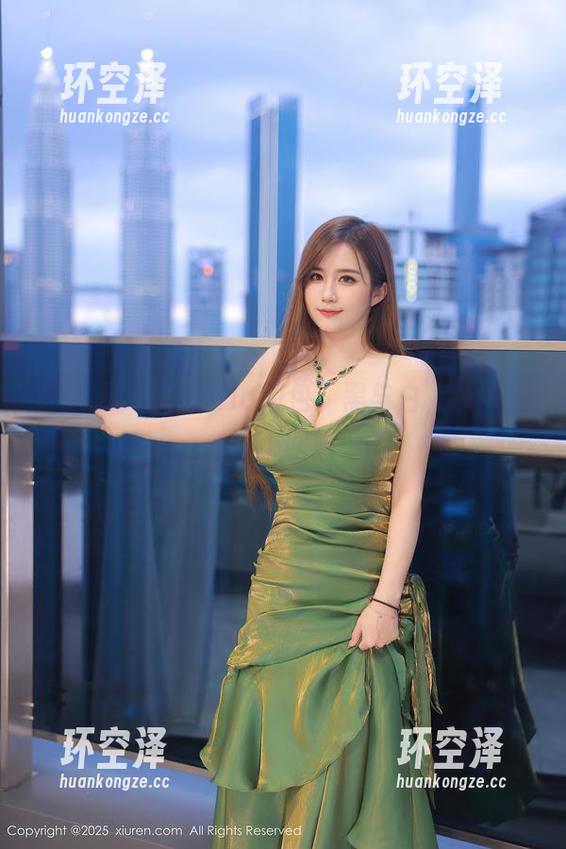 秀人网 - 美七Mia图包：黑与白，让人无法不回头