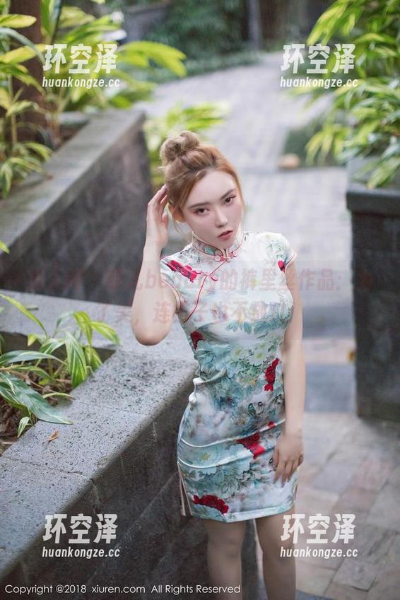 秀人网-菲儿beauty 秀人网 - 菲儿beauty的裤里丝作品:为了美,连裤子也不放过!