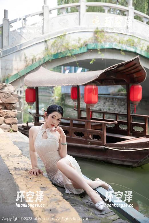 秀人网 - 困在办公室？雅茹老师的比基尼写真分享让你瞬间假期在线！