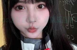 制服Cos之秋山AkI：谁能抵挡这样的甜美冲击？