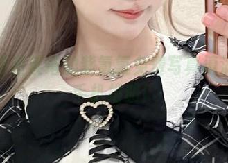 让禁闭者莱塔的紫氯氯免费写真填满你的手机相册！