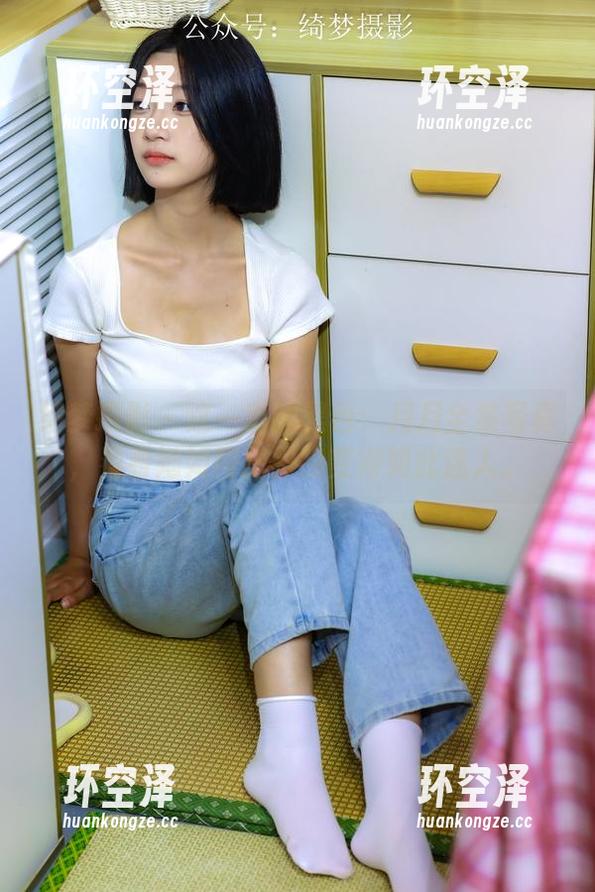 绮梦摄影 - 这一季的黑色：月月全集写真，看看她如何把黑暗变得如此迷人。