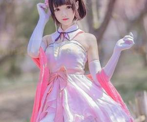 “看！羽天shine的白衬衫在阳光下发光”——没错，写真图集就是这么养眼！