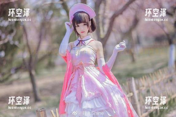 “看！羽天shine的白衬衫在阳光下发光”——没错，写真图集就是这么养眼！