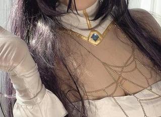 微密圈 - 葱油饼er女友壁纸：别让厨房的热气掩盖了她的美。