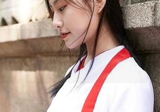 蜜桃社 - 眼镜下的真希：她的魅力不需要标价，只要你点开免费图片！