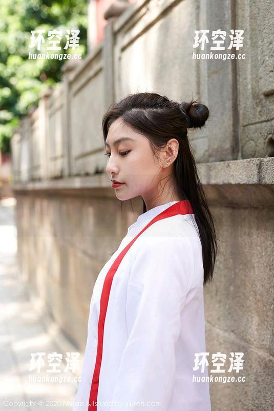蜜桃社-陆萱萱Cecilia 蜜桃社 - 陆萱萱Cecilia的图包:翻开每一页都能感受到那股温柔,心都跟着软了。