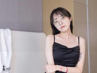 袜啵啵 - 看稚予的写真作品，发现那条瑜伽裤里的‘丝’竟有如此魅力！