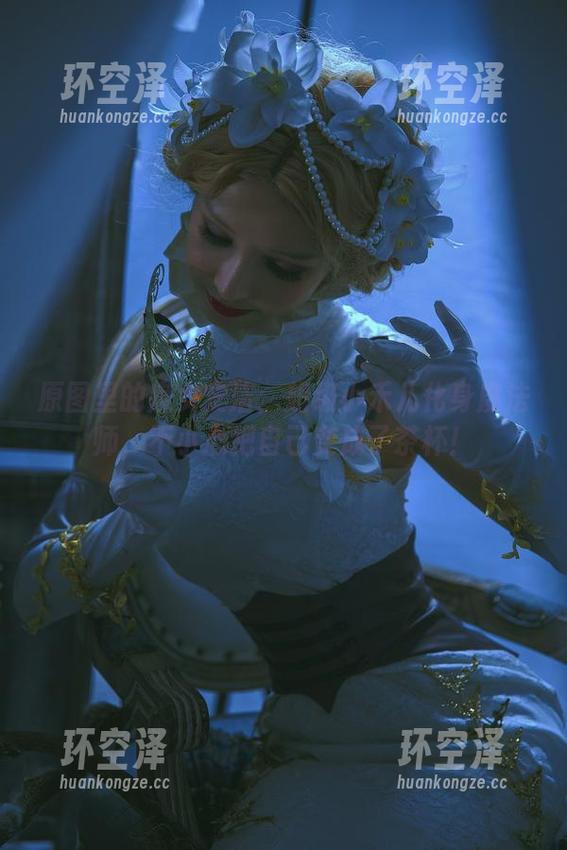 超级小禾儿 原图里的魔女安洁:超级小禾儿化身魔法师,不小心把自己变成了茶杯!
