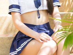 青豆客 - 徐妍馨Mandy写真合集：秘书职场的暗涌与微妙瞬间